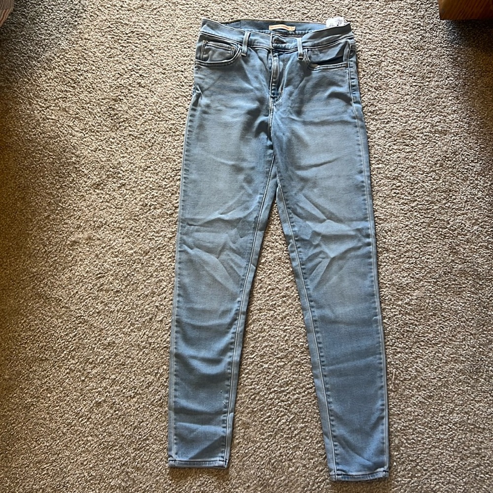 Levi’s 720 high waisted super skinny jean size 28